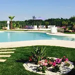 לינה וארוחת בוקר Le Scuderie - Castello Monaci 4*