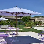 לינה וארוחת בוקר Le Scuderie - Castello Monaci 4*