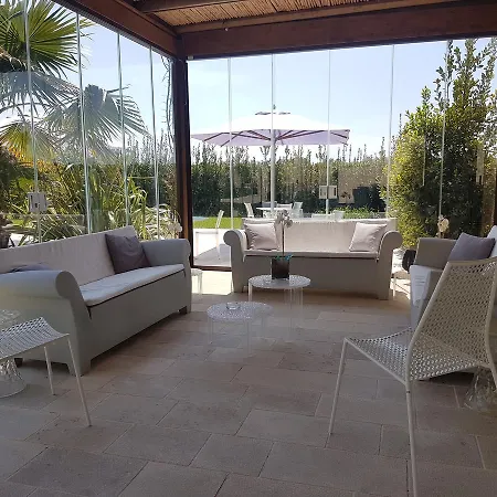 Le Scuderie - Castello Monaci Bed & Breakfast 4*