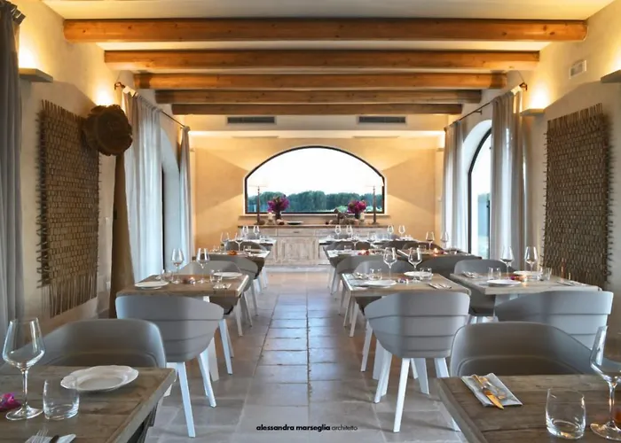 Le Scuderie - Castello Monaci 萨利切萨伦蒂诺