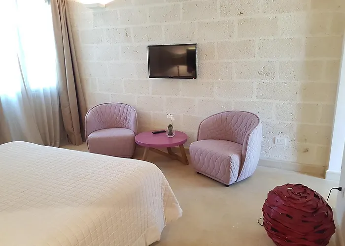 Le Scuderie - Castello Monaci 萨利切萨伦蒂诺