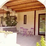 Le Scuderie - Castello Monaci فندق مبيت وإفطار