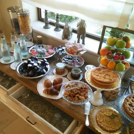 Le Scuderie - Castello Monaci Bed & Breakfast 4*