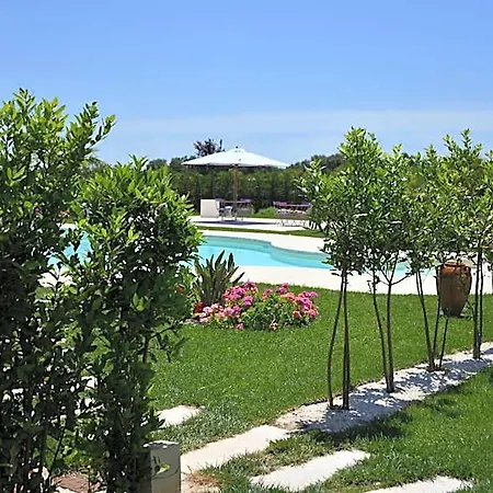 Le Scuderie - Castello Monaci Couette-café 4*