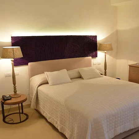 Bed & Breakfast Le Scuderie - Castello Monaci 4*