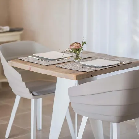 Le Scuderie - Castello Monaci Bed & Breakfast *