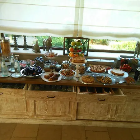 Le Scuderie - Castello Monaci Bed & Breakfast *