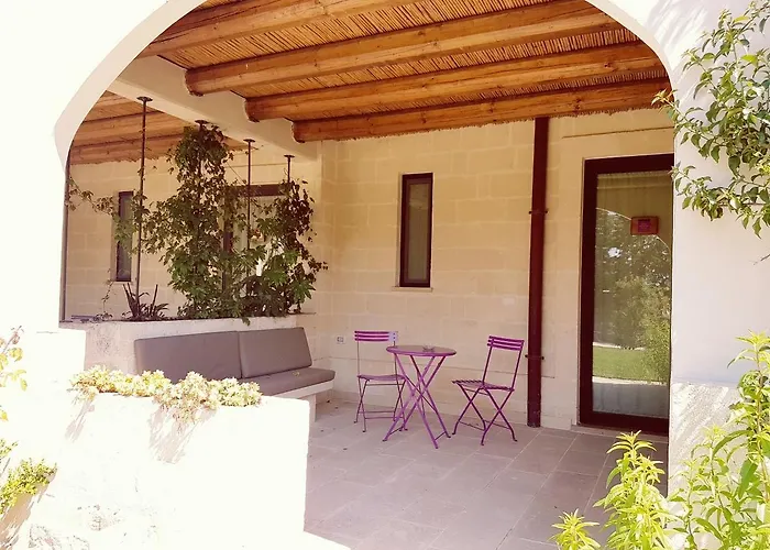 Le Scuderie - Castello Monaci Bed & Breakfast